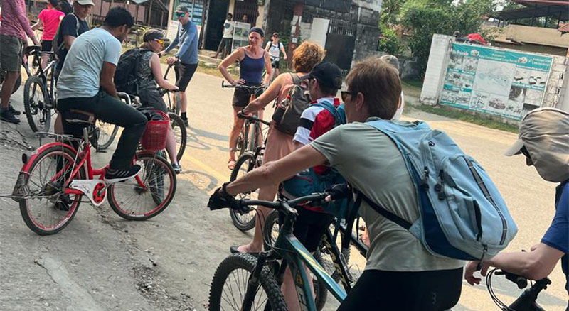 Cycling Sauraha main Bazar